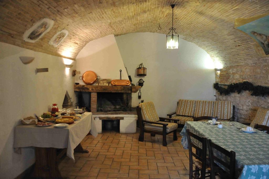 Agriturismo "Antico Frantoio" Foligno Exterior foto